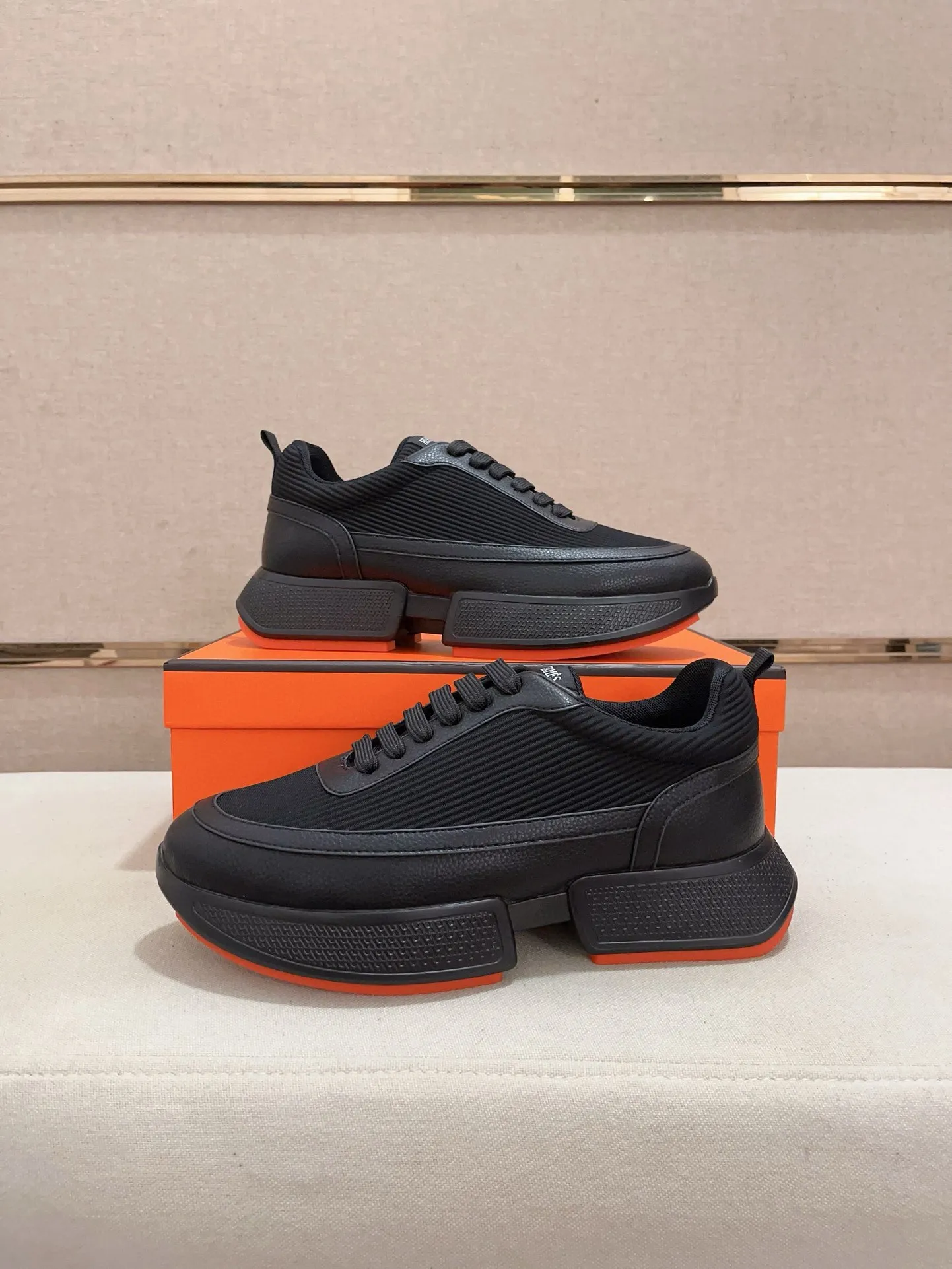 Men's clothing and shoes💰: 440💰《HERMES》【Classic original single version】Hermès; top 🔝purchasing agent🔍🔍men's latest 🇺🇸 counter sales simultaneously, imported from Italy original ▲▲cowhide ▲▲ (high-end, nobility, class) ) Exquisite workmanship (Italian 🇮🇹 imported water-dyed 🐂 cowhide lining) sole: original sole provided by the original factory, ⚠️exclusive double-layer activity·TPR·rubber·combined molded outsole; super comfortable·wear-resistant·non-slip·environmental protection The real thing is more beautiful if you take the real thing (high quality, follow the order). You can enter and exit the counter at will * Number of yards: 38-44 (45 can be customized and cannot be returned or exchanged)